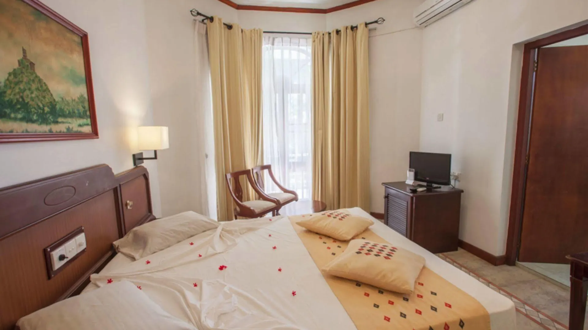 Senani Hotel Kandy 4*,