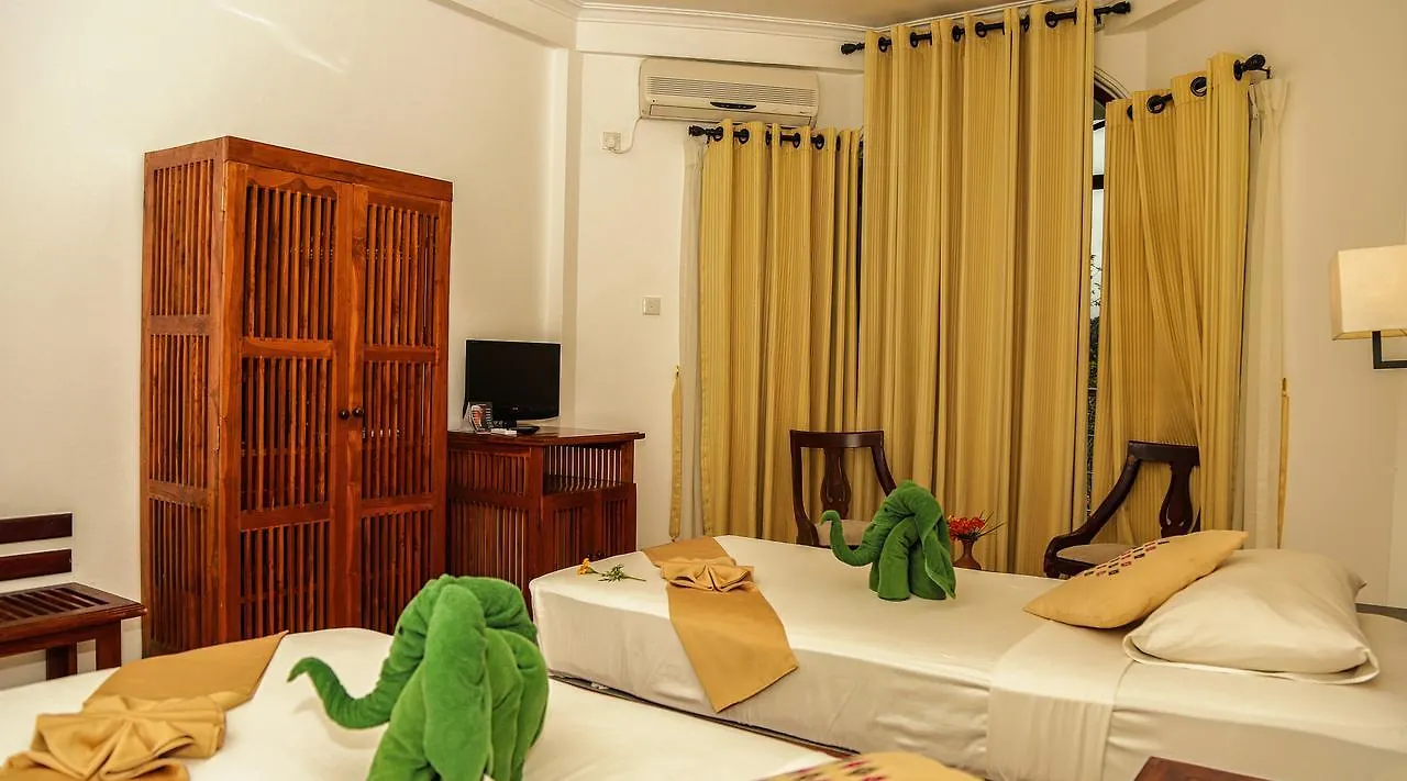 Senani Hotel Kandy 4*,